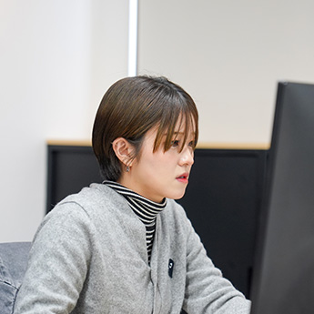 スタッフインタビュー